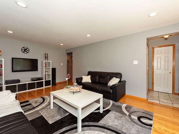 5th image of 11203 S Worth Ave