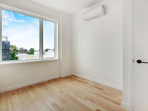5th image of 314 Evergreen Ave #4B