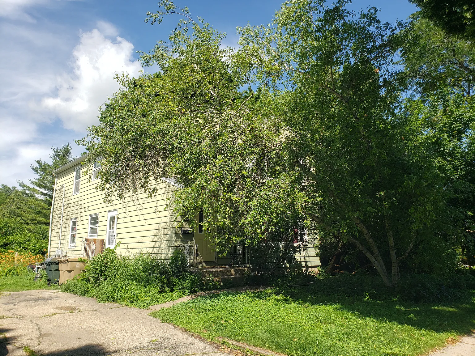 2 bed, 1042 sqft, $1,400 — Photo 1