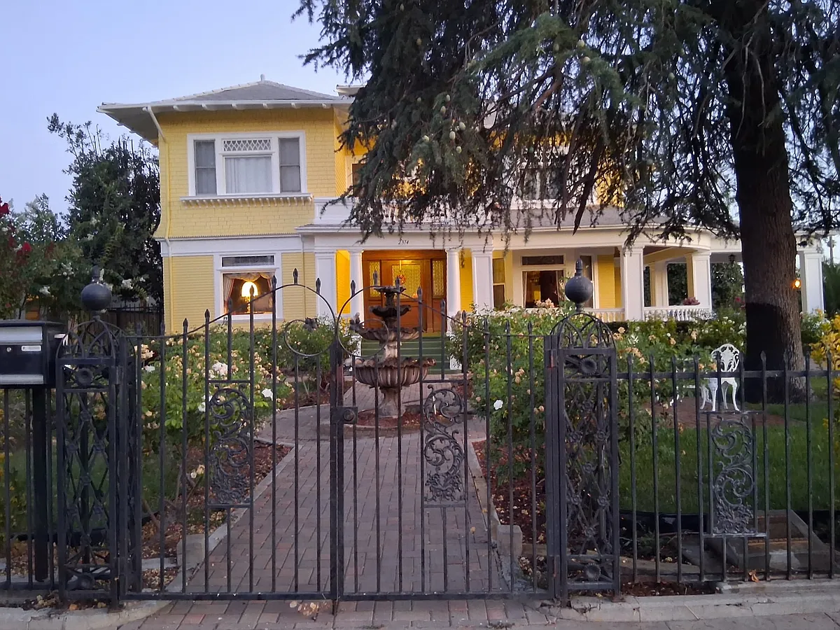 Building Photo - 2374 Mission Inn Ave