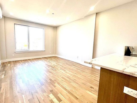4th image of 1700 Jerome Ave #3C