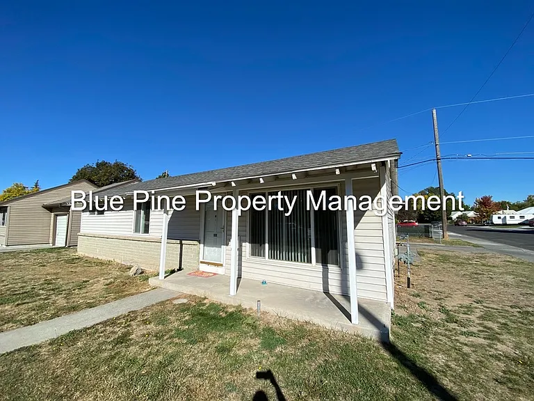 1195 E 15th St — Photo 2