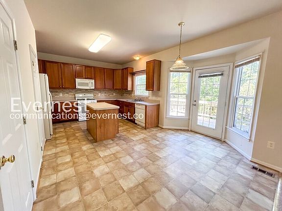 5th image of 7 Saint Stephens Ct