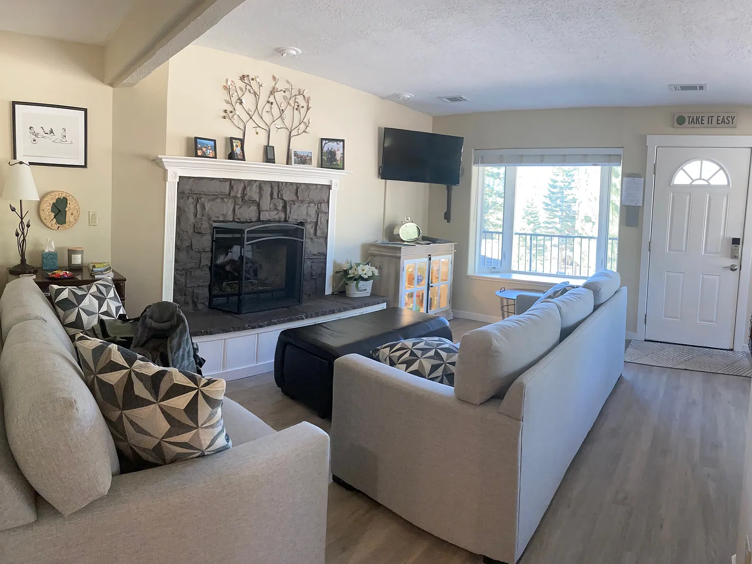1 bed, 840 sqft, $1,875 — Photo 2