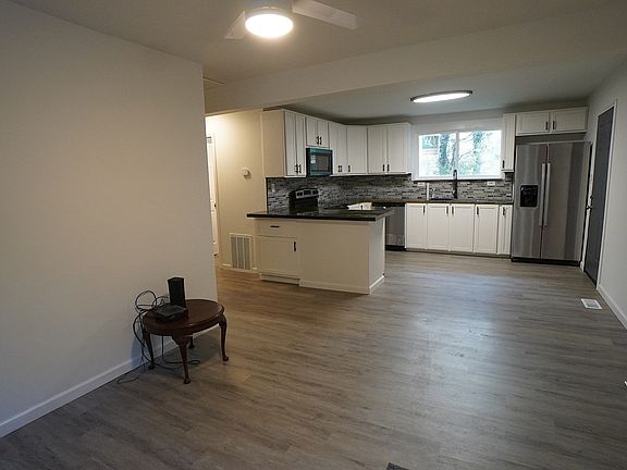 2nd image of 412 Maple St