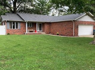 2 Roseclair Ln, Centralia, IL 62801