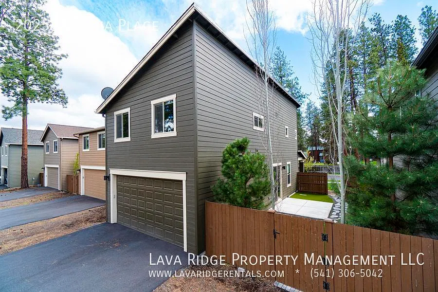 3 bed, 2.5 bath, 1638 sqft, $2,975 — Photo 4