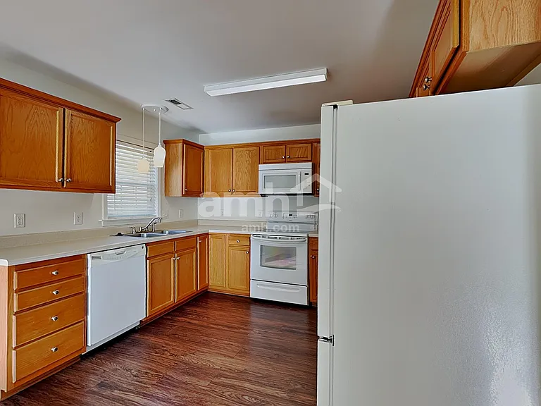 1867 Longmont Dr — Photo 3