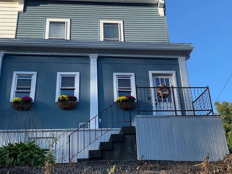 88 Pawling Ave — Photo 2