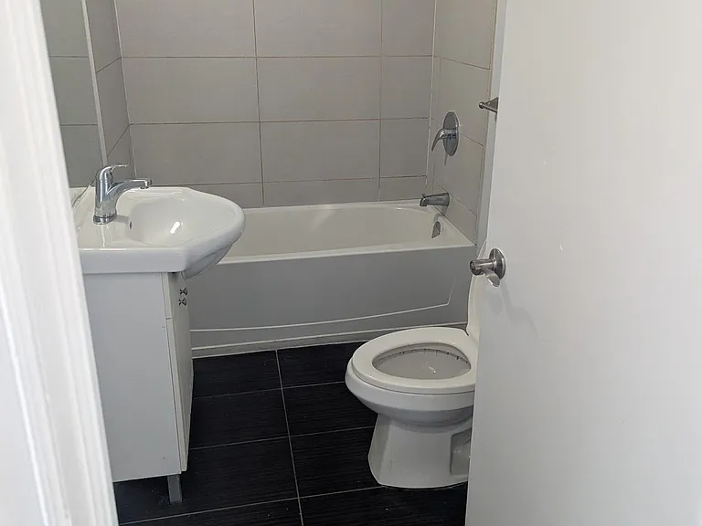 1182 Cannon St E #B — Photo 7