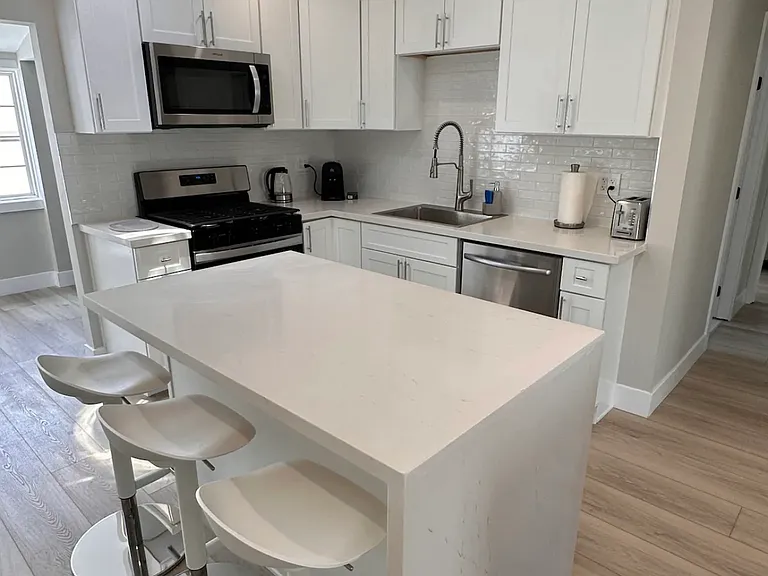 903 Archer St — Photo 2