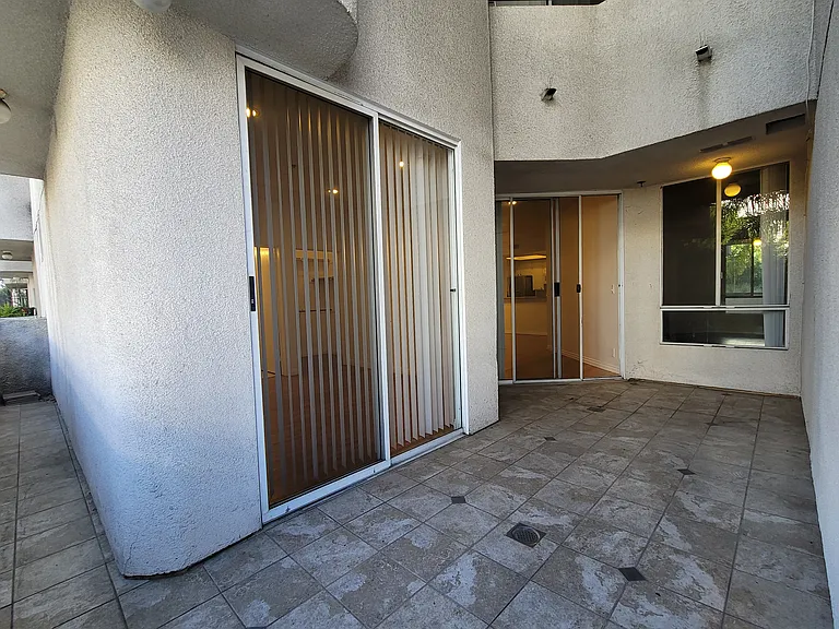 525 S Berendo St #104 — Photo 23
