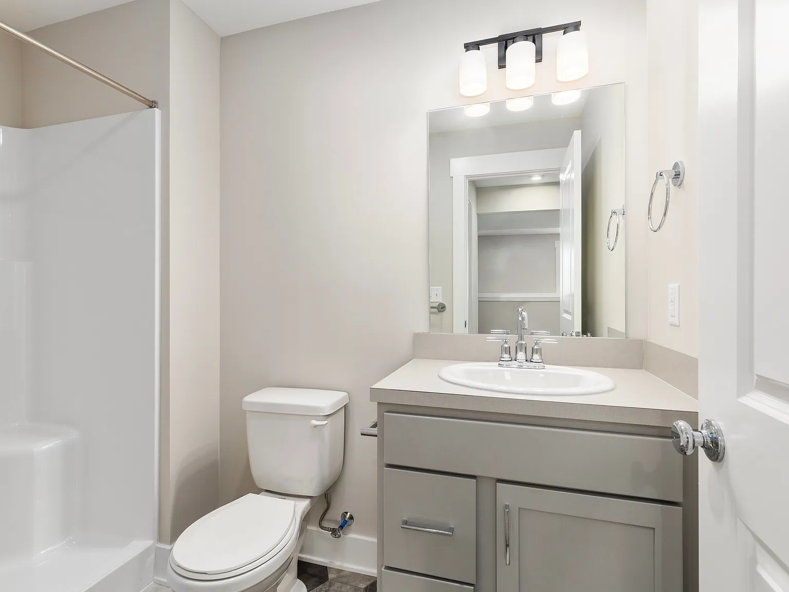 4 bed, 1819 sqft, $2,750 — Photo 2
