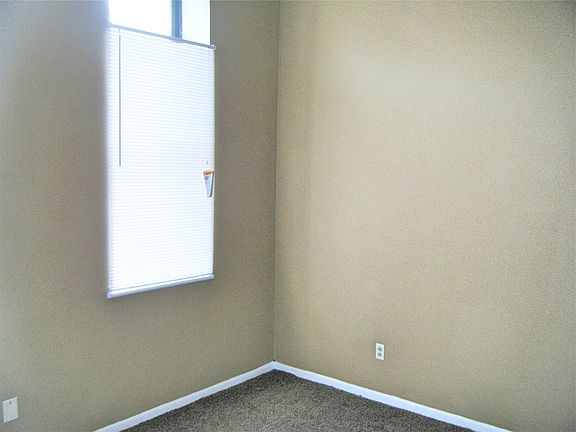 4th image of 2835 Ohio Ave