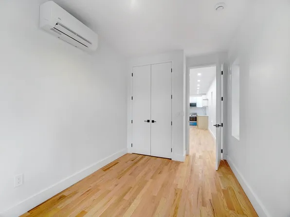 151 Williams Avenue image 5 of 14