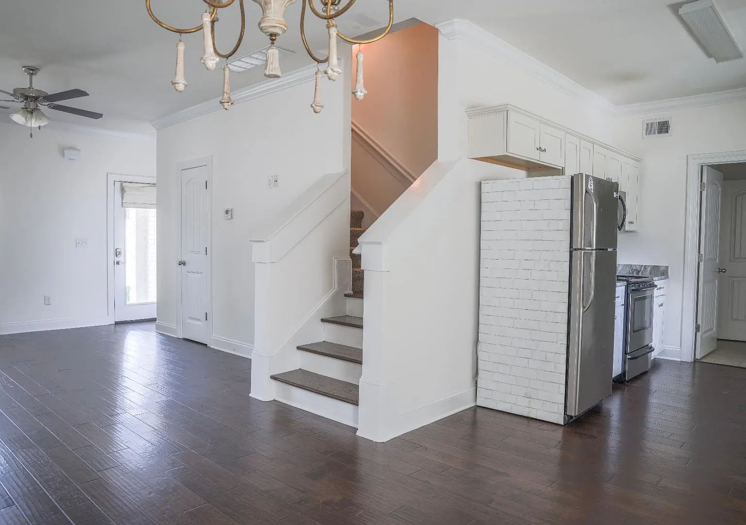 446 Walker Cir - 446 Walker Cir — Photo 3