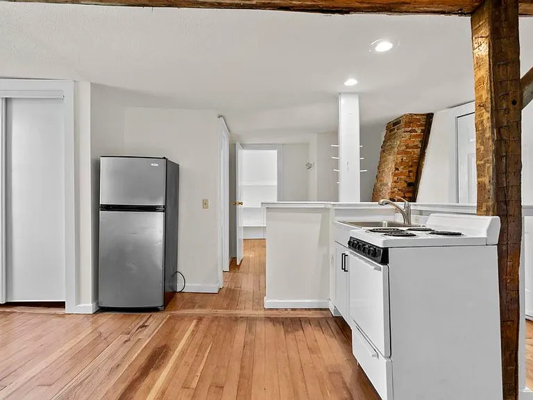 22 Winthrop St #5 — Photo 7