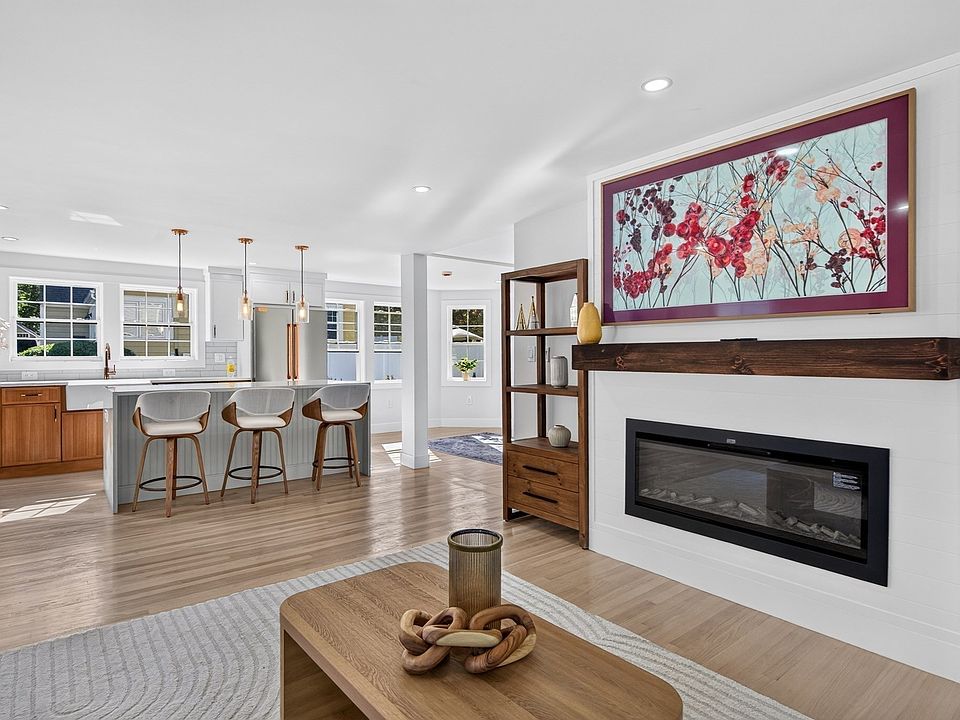 1st image of 210 Summer St