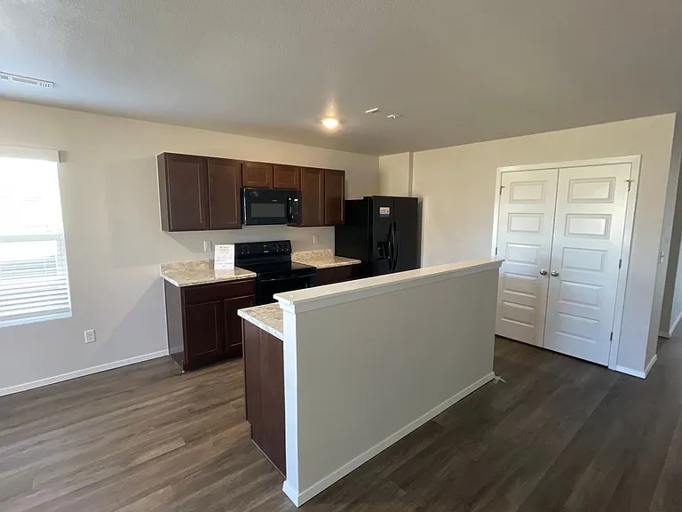 1742 Loveland St — Photo 9