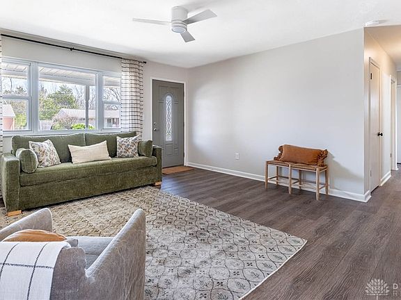3rd image of 2872 Silvercliff Dr