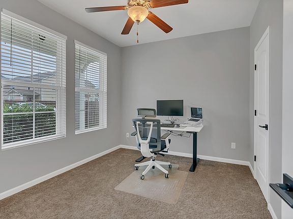 5th image of 411 Larkspur Ln