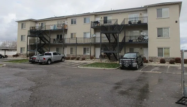 3 bedroom, 2 bath Condo — Photo 1