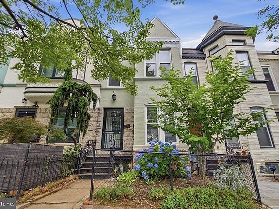 2nd image of 620 9th St NE