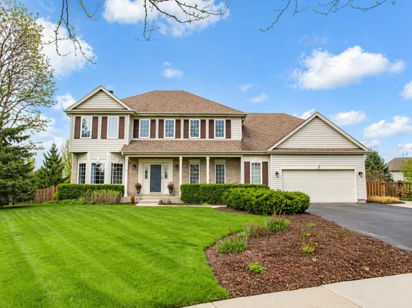 3 Blackwolf Ct, Algonquin, IL 60102