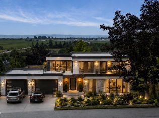 268 55th St, Delta, BC V4M 3J5