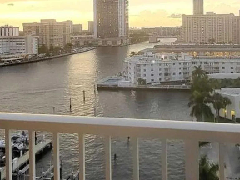 1965 S Ocean Dr #9Q — Photo 17