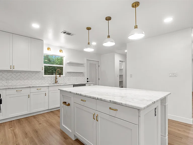 409 Avenue R — Photo 13