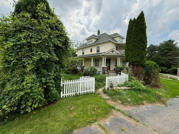 4178 S Belsay Rd, Burton, MI 48519
