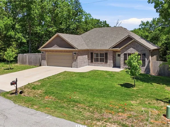 17 Holcombe Ln, Bella Vista, AR 72714
