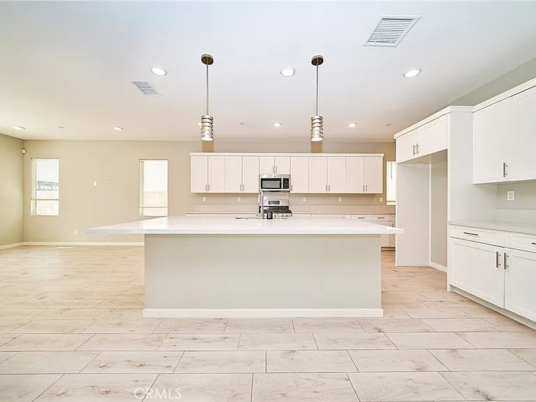 2622 E Embry Ln — Photo 7
