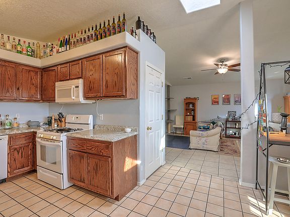 2nd image of 1100 Willow Ct SE