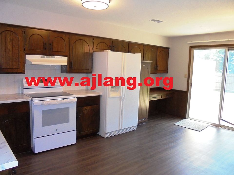 2nd image of 1609 E Cedar Pl