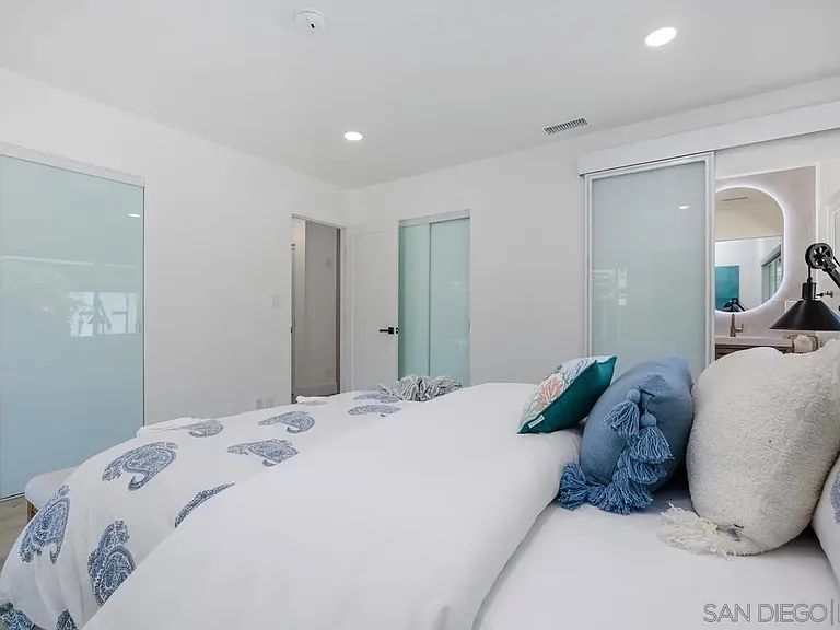 1847 Coast Blvd — Photo 14