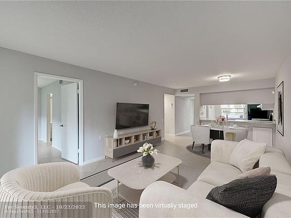 4th image of 2612 Nassau Bnd APT B1