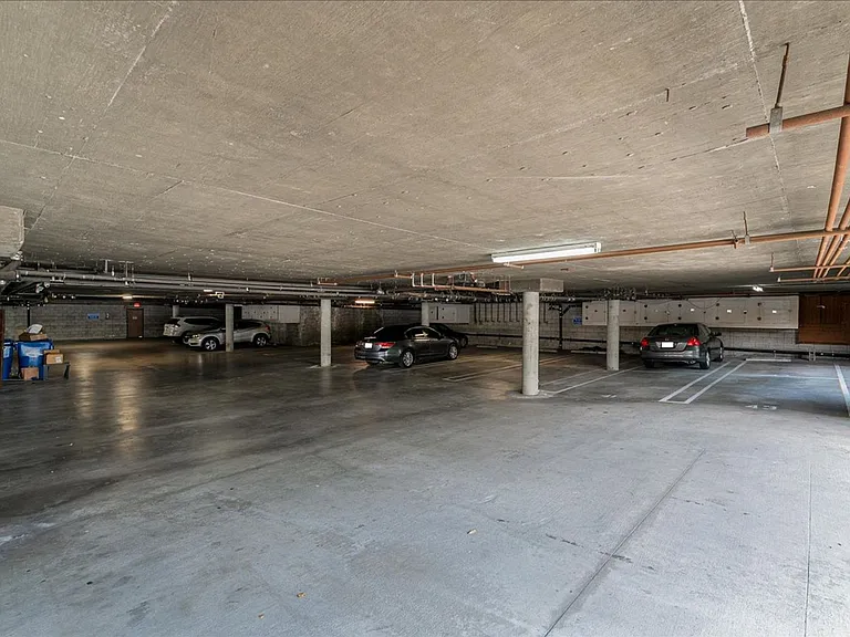 2433 Barry Ave #107 — Photo 24