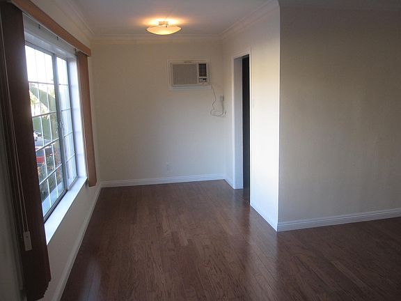5th image of 1015 N Doheny Dr APT 1