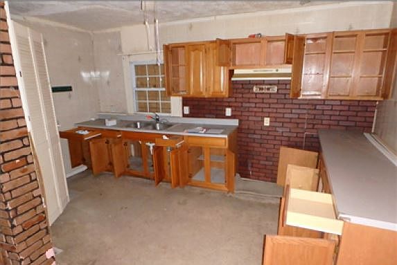 4th image of 1543 S Tibbs Ave