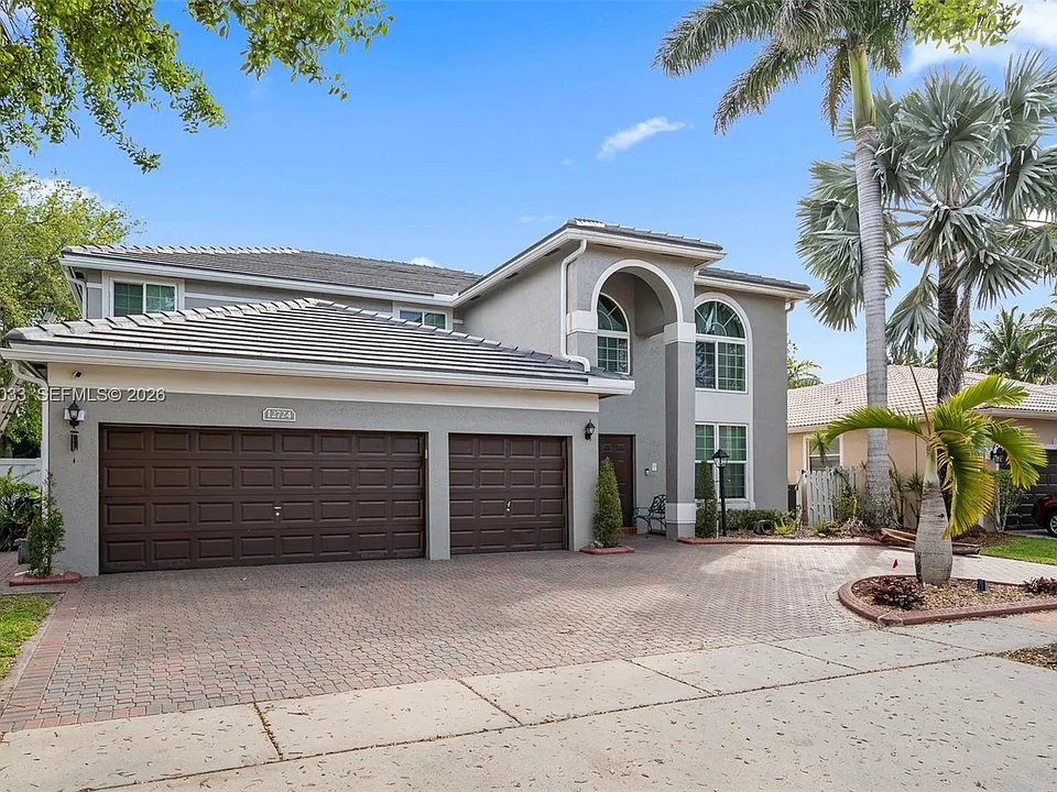 12724 NW 18th Ct