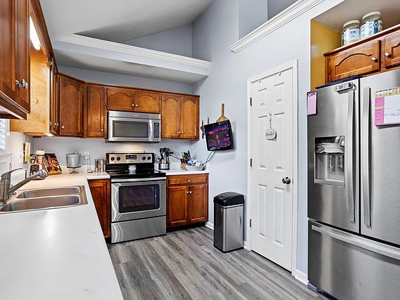 5th image of 227 Brently Woods Dr