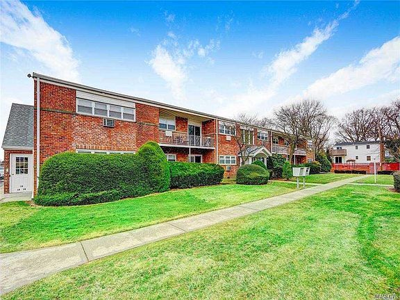 2nd image of 14 Ivy St APT 5A