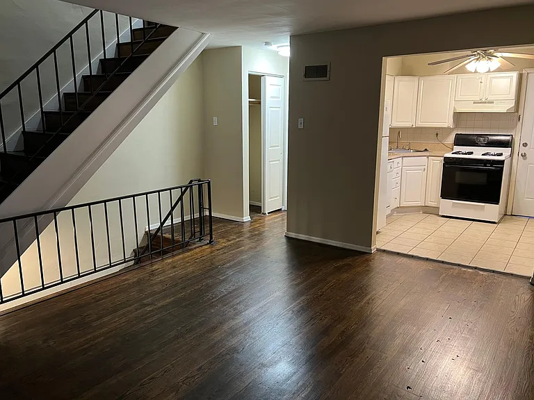 3140 Glenwood Ct — Photo 3