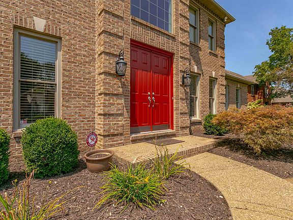 3rd image of 3355 Woodview Dr