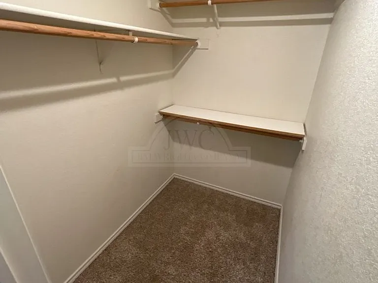 912 McDaniel Cir — Photo 14