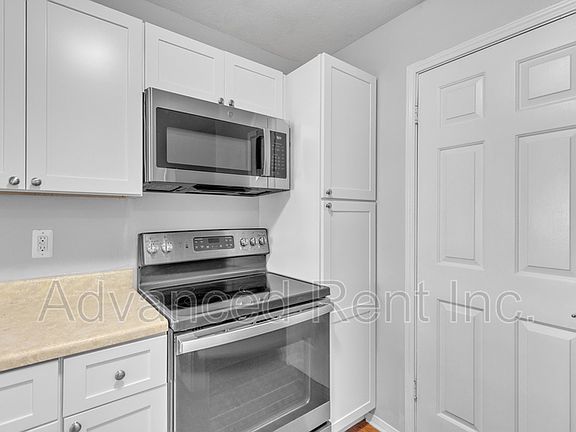5th image of 606 Squire Ln APT B