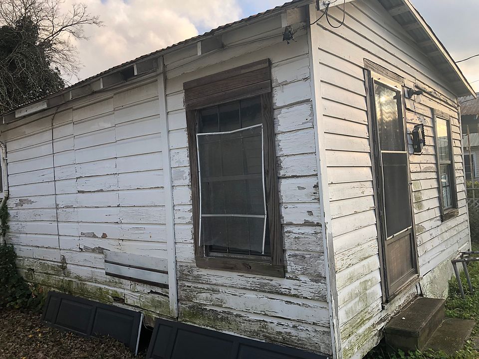 2nd image of 1116 E Pinhook Rd