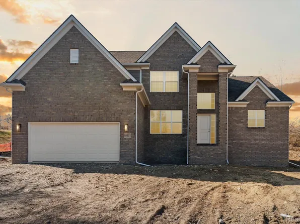 14227 Red Oak Dr, Belleville, MI 48111